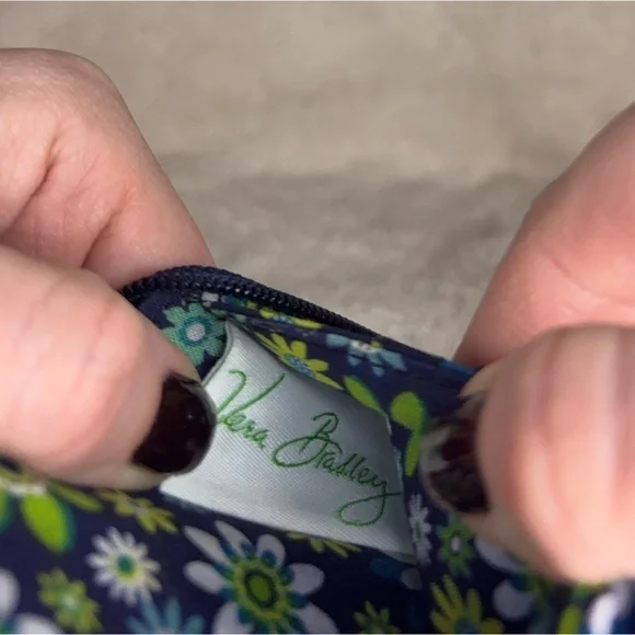 Vera Bradley Blue Daisy Daisy Print Wristlet Wallet Retired Pattern - Picture 6 of 8